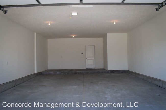 Building Photo - 7645 Greycliff Dr