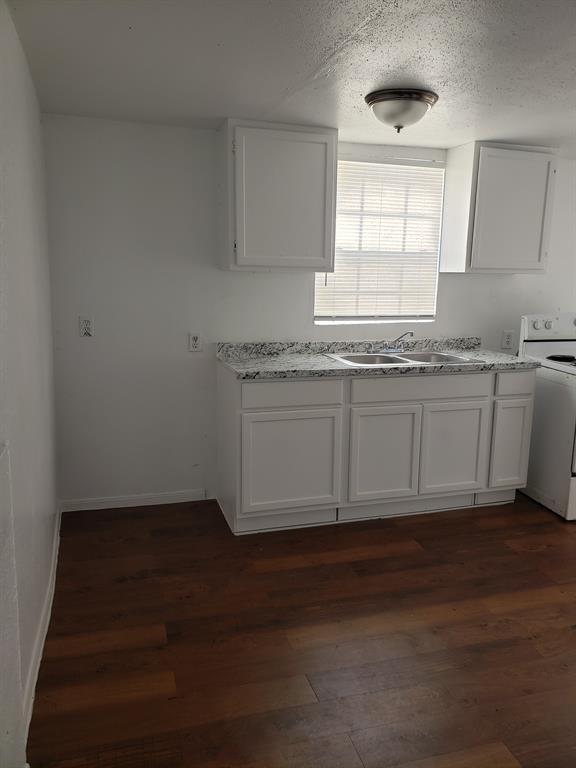 Building Photo - 1016 Miles St