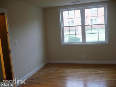Building Photo - 209 16th St NE
