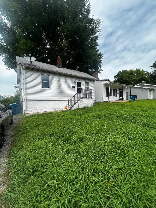 Building Photo - 127 Elkan Ave