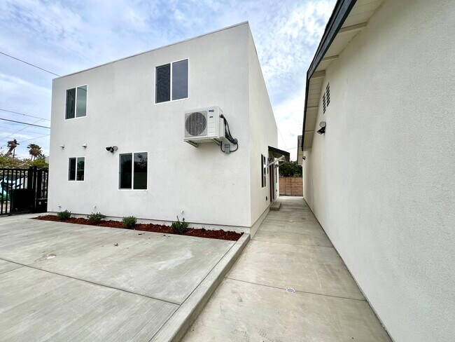 Foto del edificio - 11943 Burton St