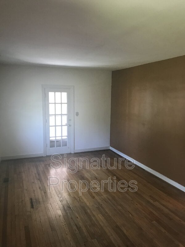 Building Photo - 2421 Wedgewood Ave