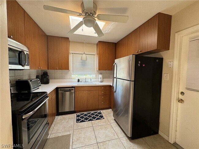 Foto del edificio - 4303 Conway Blvd