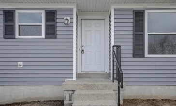 Building Photo - 1302A Farmingdale Dr