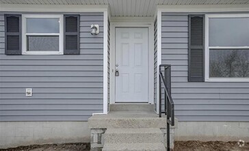 Building Photo - 1302A Farmingdale Dr