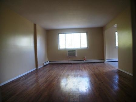 LR - 19-62 78th St