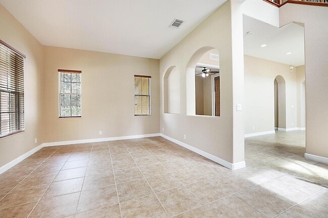 Building Photo - 748 Cresta Cir