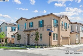 Building Photo - 552 N Andalusia Way