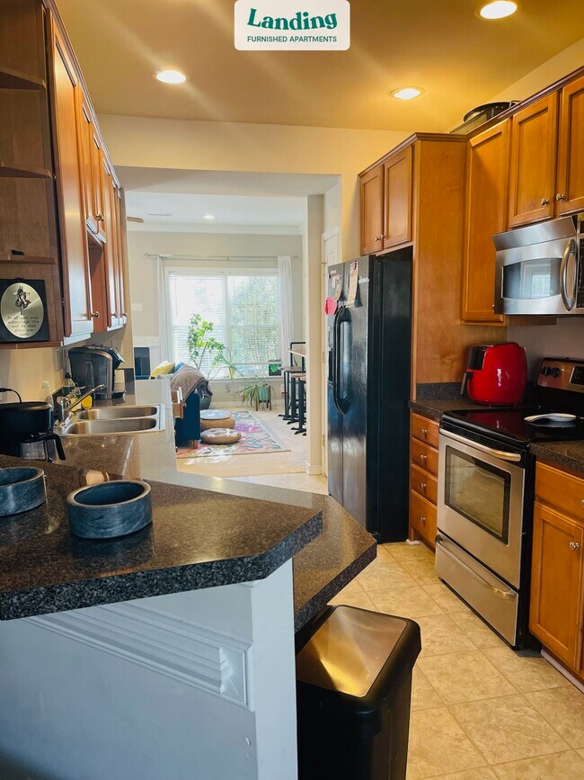 Building Photo - 6737 N Grand Brook Cir