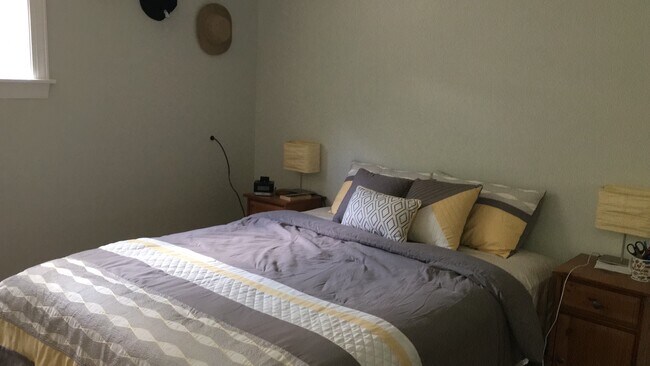 master bedroom - 4202 W Leland Ave