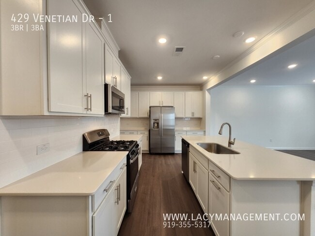 Building Photo - 429 Venetian Dr