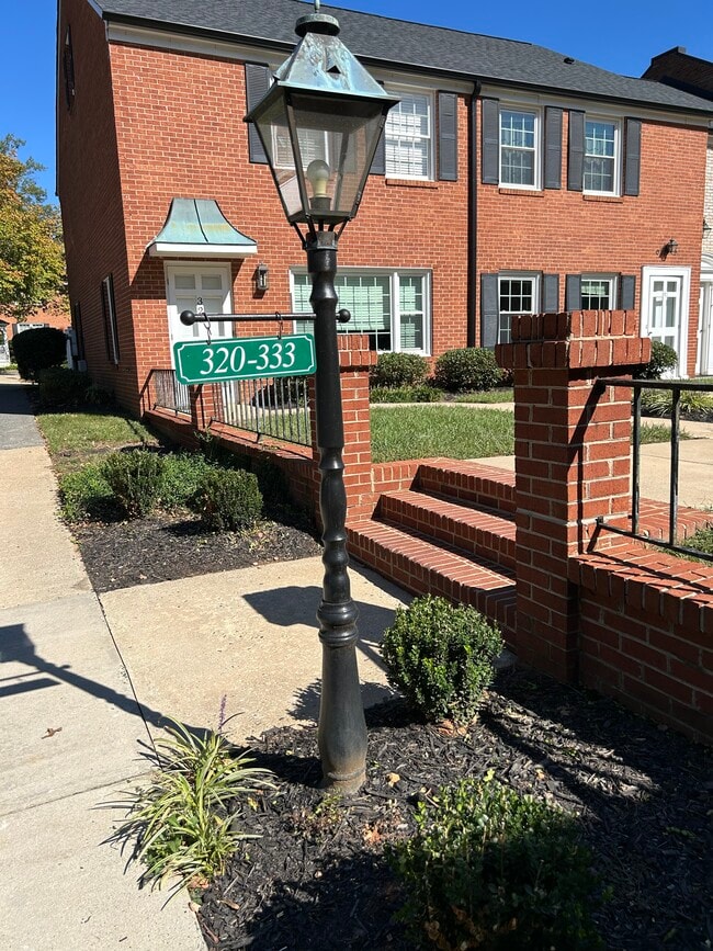 Building Photo - 321 Hanover Arms Ct