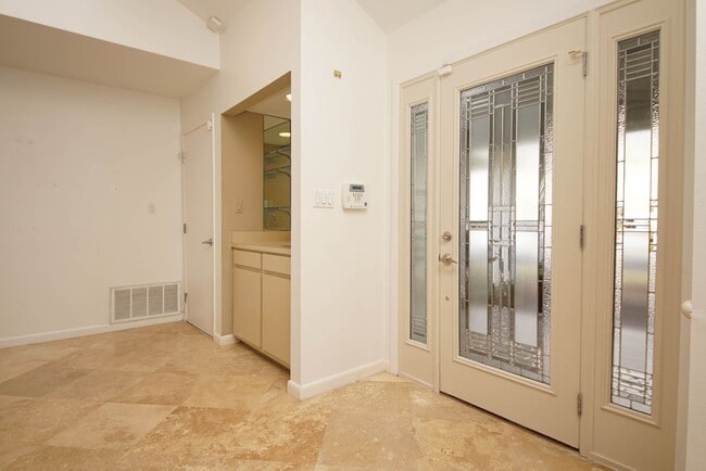 Foto del edificio - Bluewater Bay Townhome - 6 month lease Only