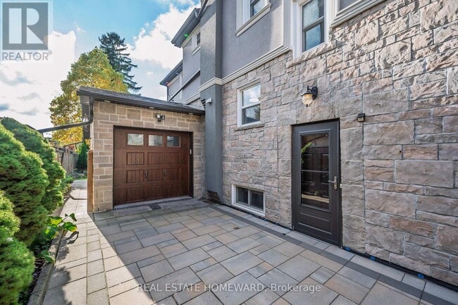 Building Photo - 71 Paisley Ave N