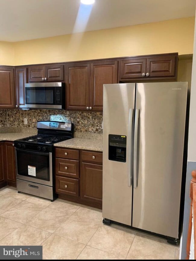 Building Photo - 2807 Miles Ave