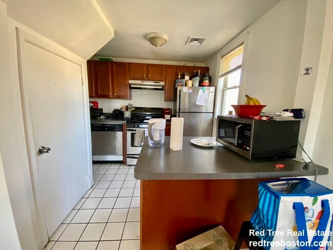 Building Photo - 88 Sheridan St