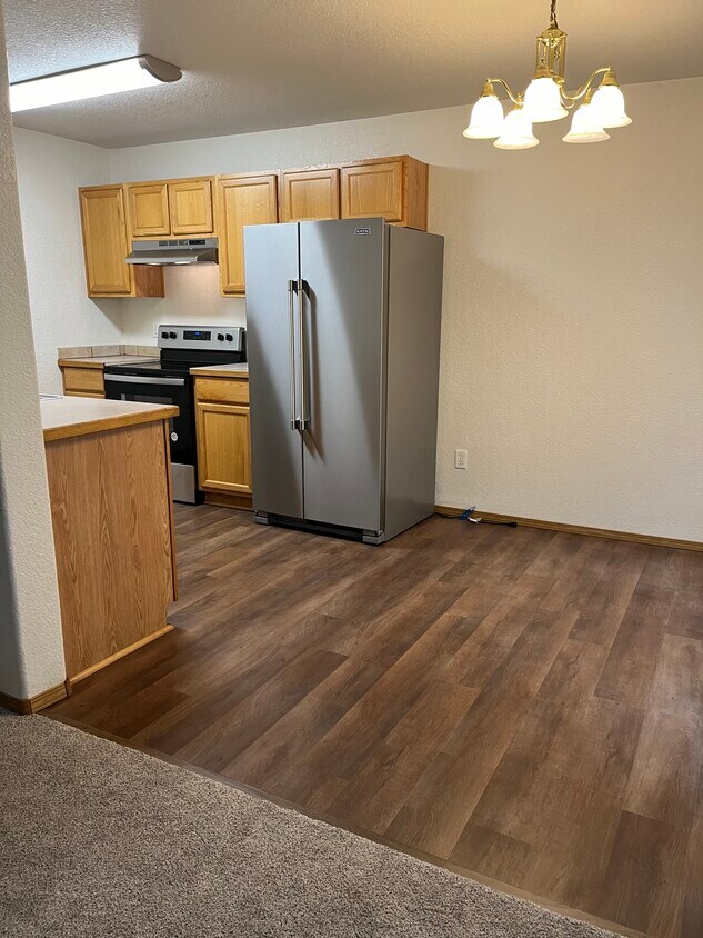Foto principal - 120 NE Broadway St