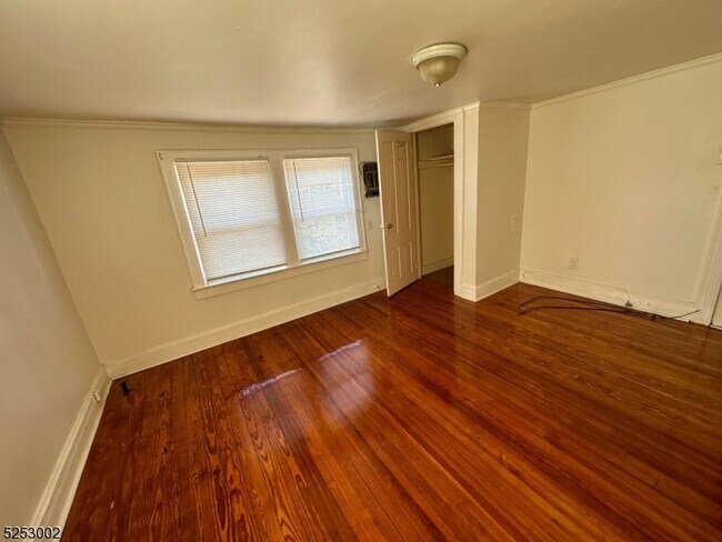 Building Photo - 139 Willowdale Ave