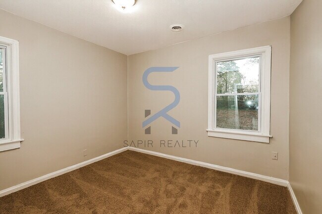 Foto del edificio - Move in before January 31st and get $100 OFF your rent for the first 3 months — PLUS a $250 Amazo...