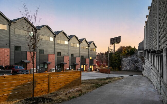 Building Photo - 801 N 4th Ave