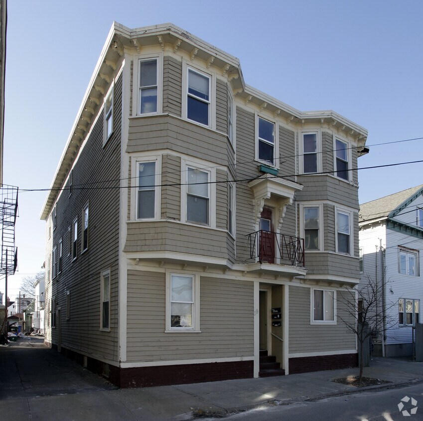 Building Photo - 39 America St