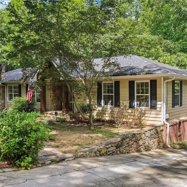 Building Photo - 3859 Peachtree Dunwoody Rd