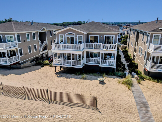 Foto del edificio - 239 Beach Front