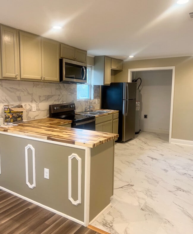 Photo - 1045 Sparrow St House