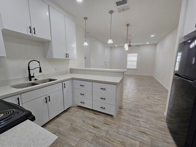 Building Photo - 1809 Atrium Place Dr