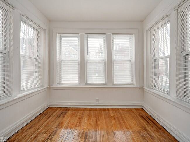 Building Photo - 2222 E 70th St