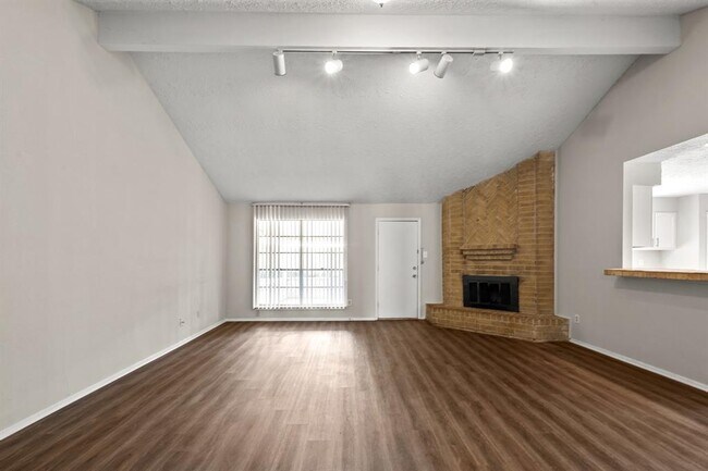 Building Photo - 15907 Wingdale Dr
