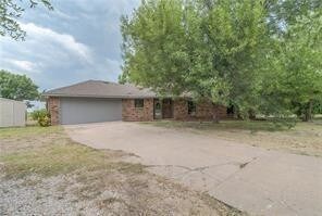 Primary Photo - 2209 Country Meadow Ln