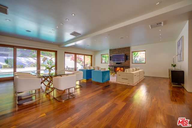 huge living room - 17793 Calle de Palermo