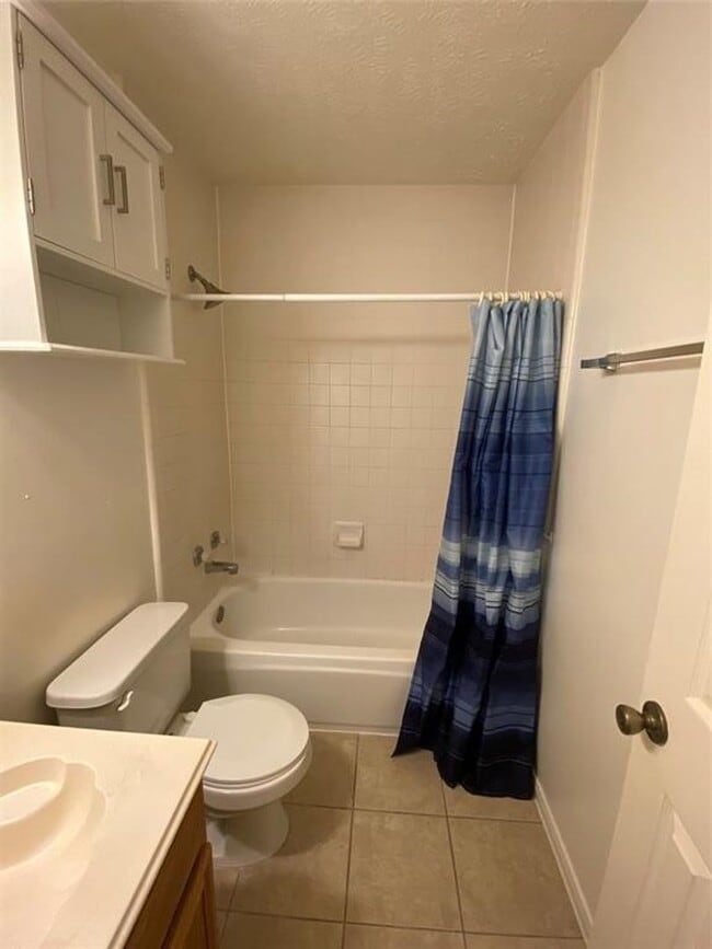 Building Photo - 705 Overbrook Dr