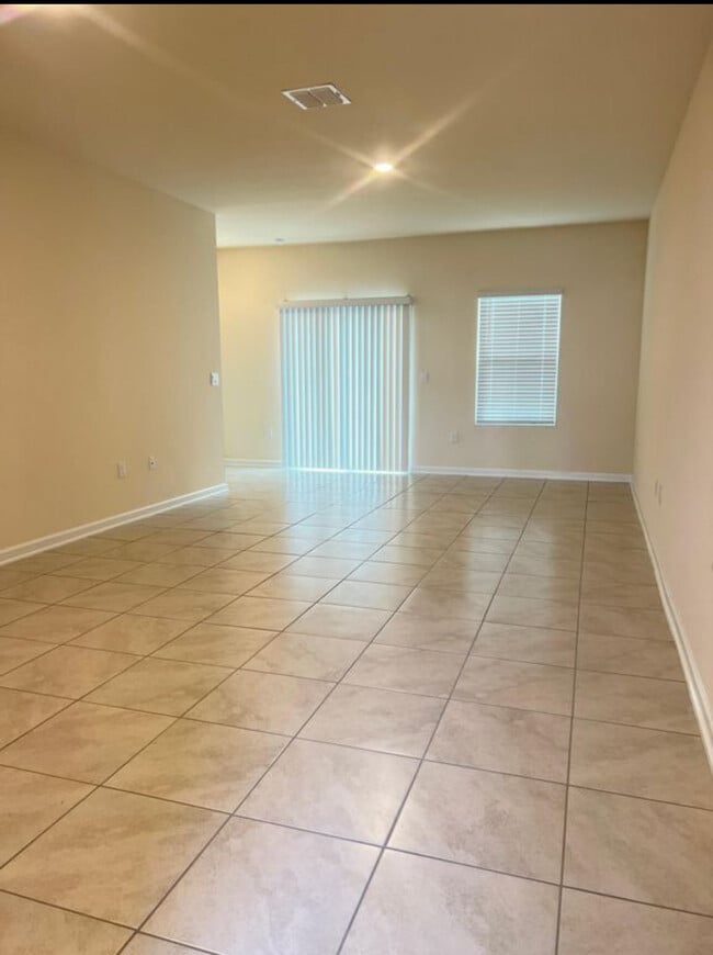 Foto del edificio - 131 Pomona Wy