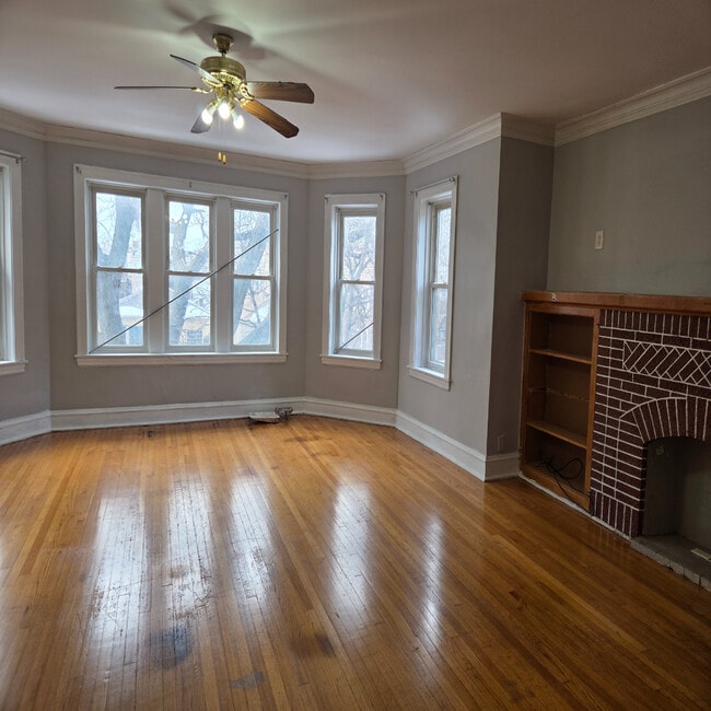 Foto del edificio - 6433 N Hamilton Ave