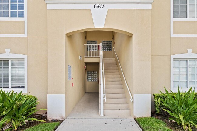 Building Photo - 6413 Hollydale Pl