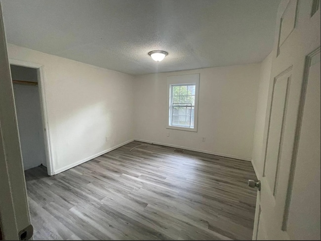 Building Photo - 104 Beech St