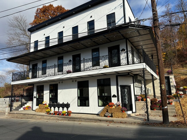 Building Photo - 23 Main St