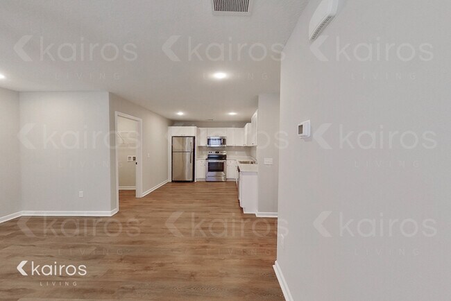 Foto del edificio - 18 Camper Cir