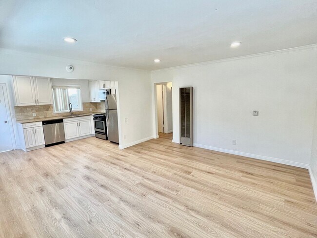 Foto del edificio - 2 bed 1 bath Apt in North Park Area