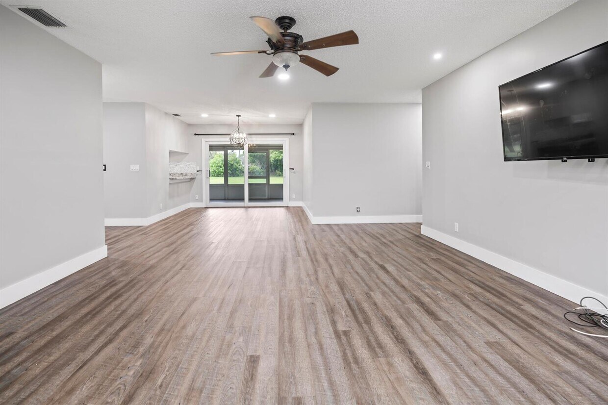 Primary Photo - 411 Las Palmas St