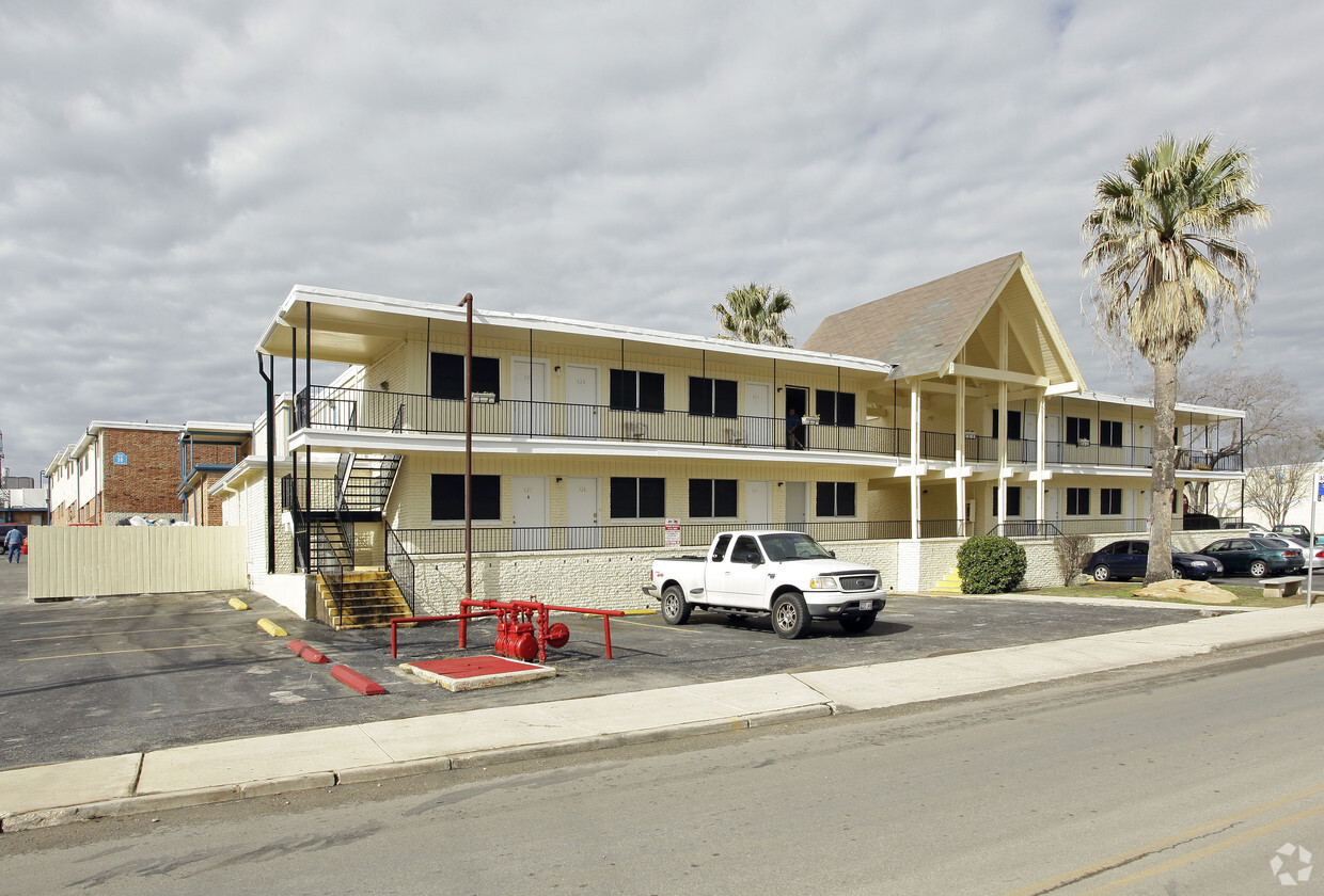 Riviera Apartments San Antonio