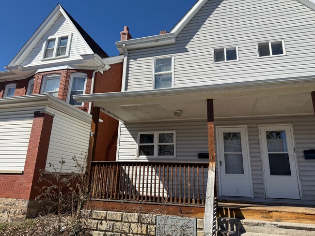 Building Photo - 413 N 6th Ave