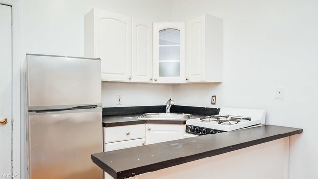 Foto del edificio - 2 br, 2 bath Apartment - 33 Withers St Apt 2J