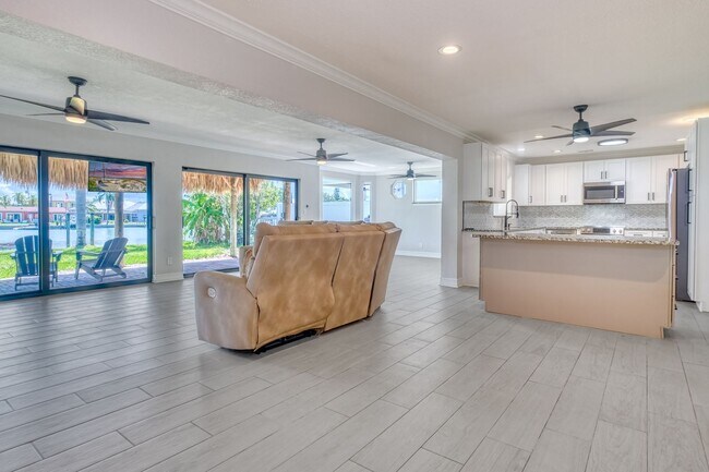 Building Photo - Treasure Island Three Bedroom, Two Bath Furnished Single Family Home on the water.