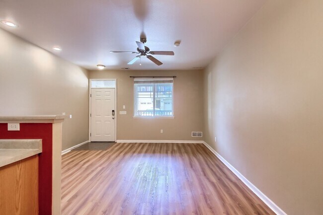 Foto del edificio - 2 Bedroom condo in Thornton