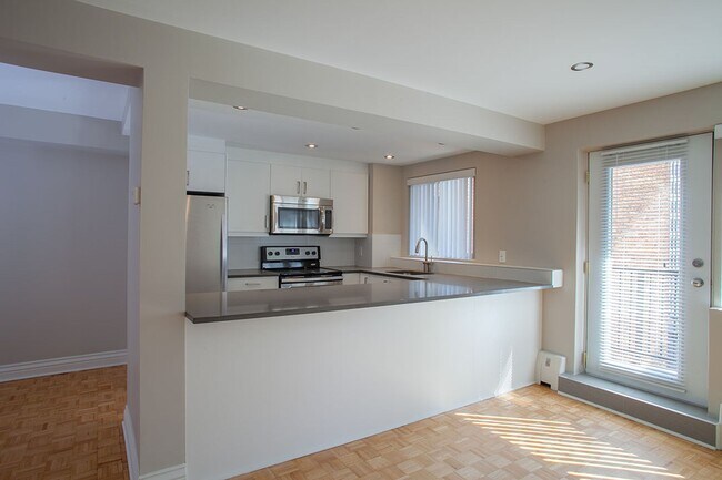 Building Photo - 3421 Rue Drummond
