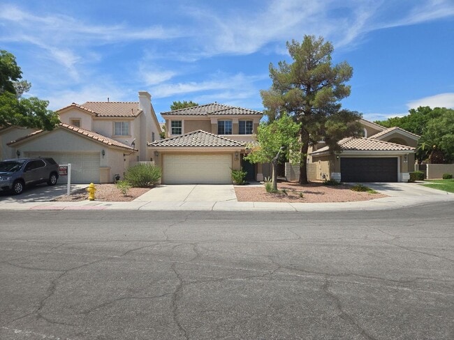 Building Photo - A Fabulous 4 Bedroom Home in Peccole Ranch
