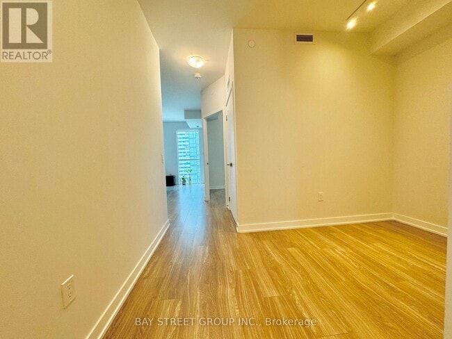 Building Photo - 4055 Parkside Village Dr